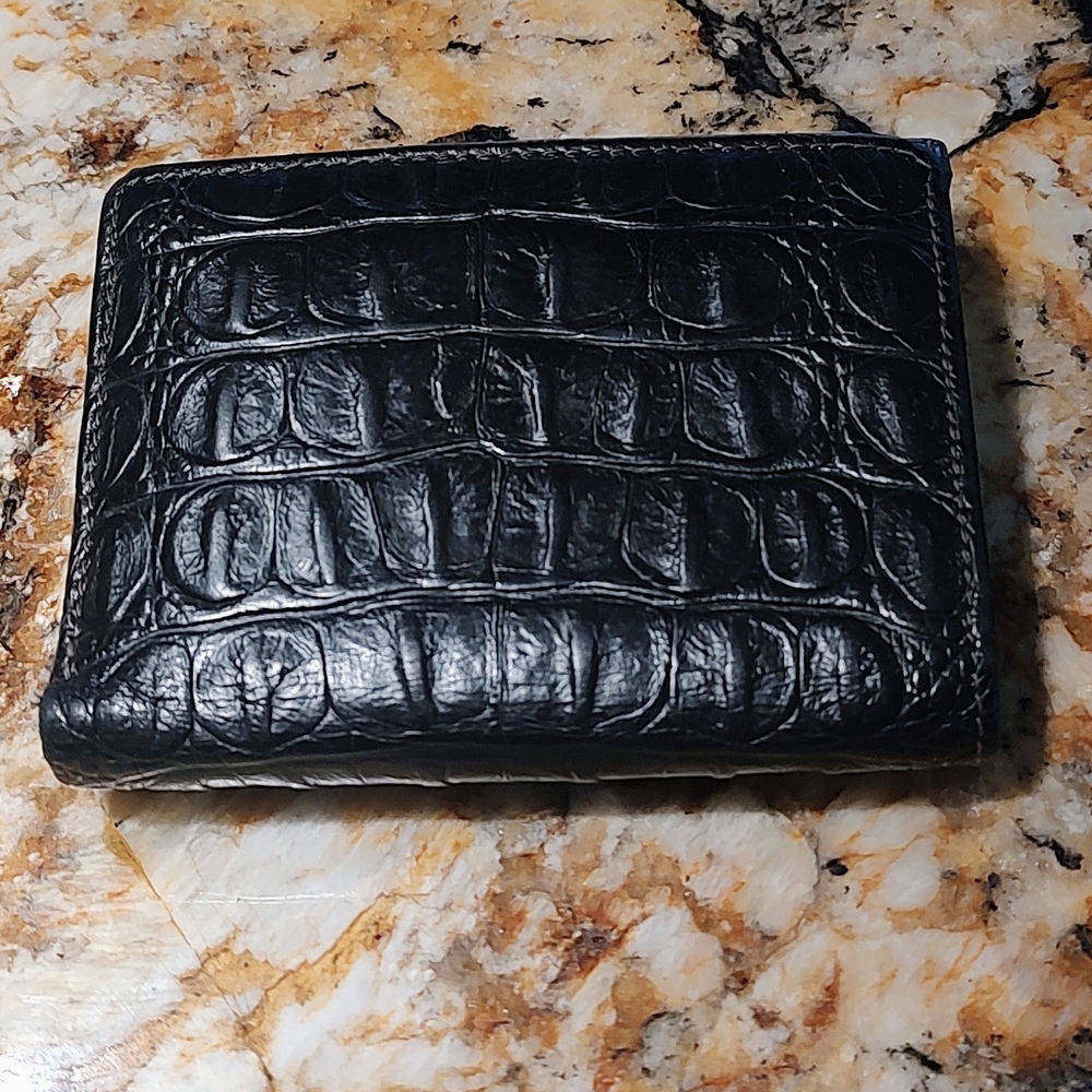 Brahmin Black and Red Croc-Embossed Leather Wallet with Buckle. Pre-owned - Picture 12 of 13